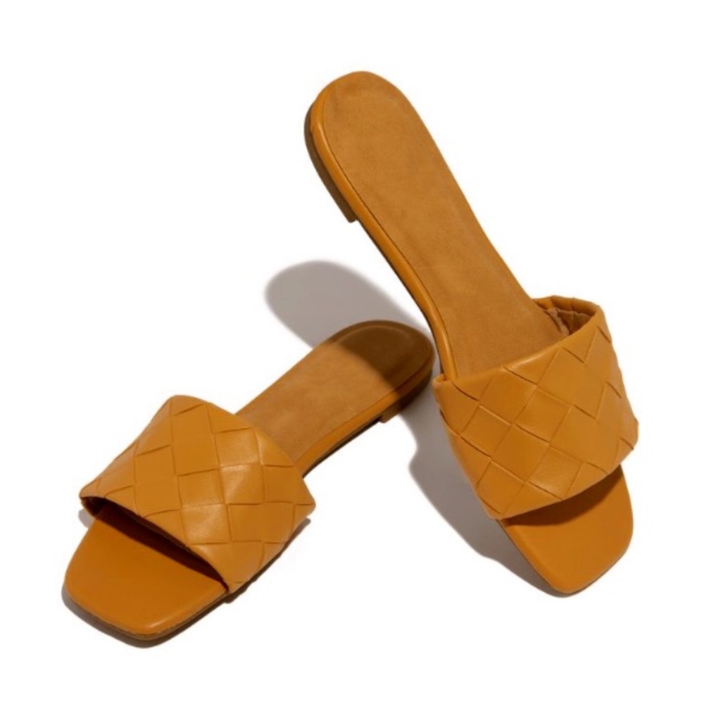 !! RESTOCKED !! Woven Strap Slide Sandals in Tan - Picture 4 of 6